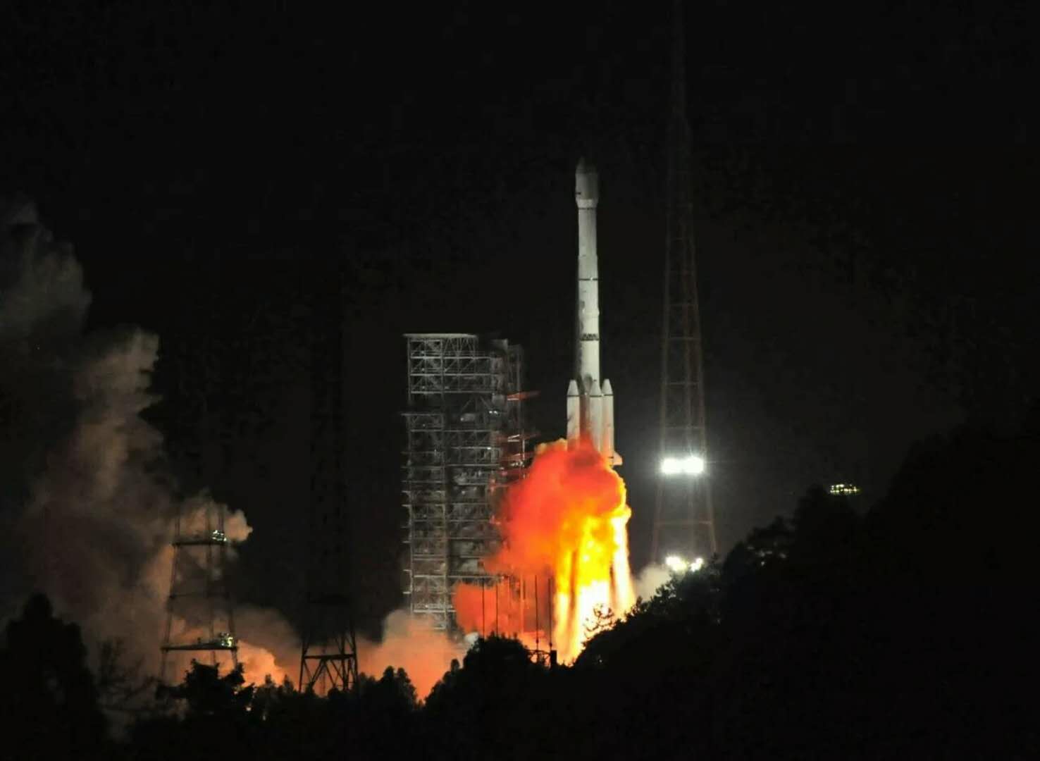 超給力！研究院研制的阿爾及利亞首顆通信衛星成功發射！習近平主席同布特弗利卡總統互致賀電1.jpg