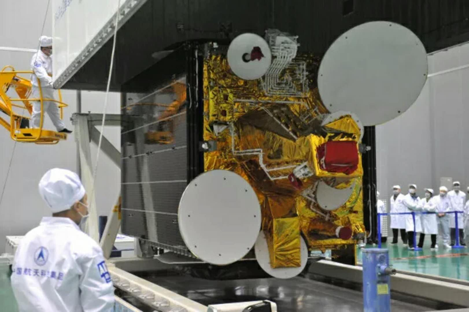 中國空間技術研究院研制的阿爾及利亞首顆通信衛星成功定點3.jpg